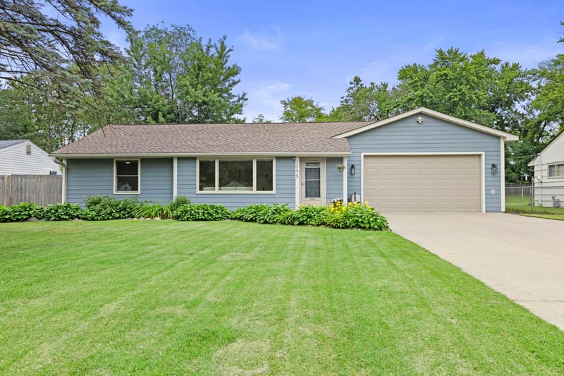 2095 Blomquist Ave, White Bear Lake, MN 55110