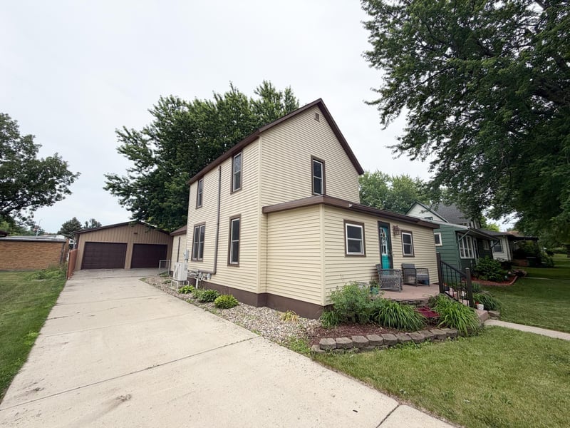 304 Louisiana Ave, Adrian, MN 56110