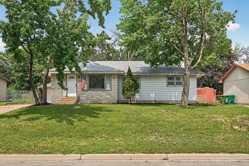 409 Manor Dr NE, Spring Lake Park, MN 55432