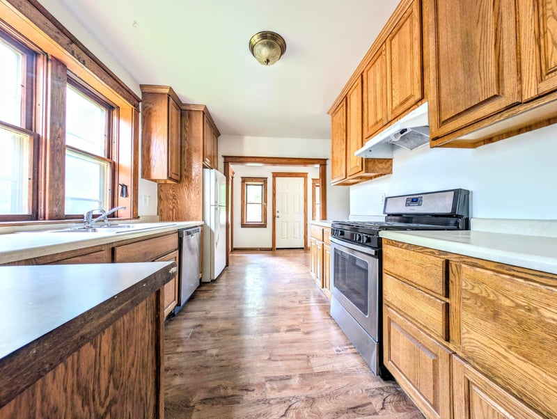 404 4th St SW, Montgomery, MN 56069