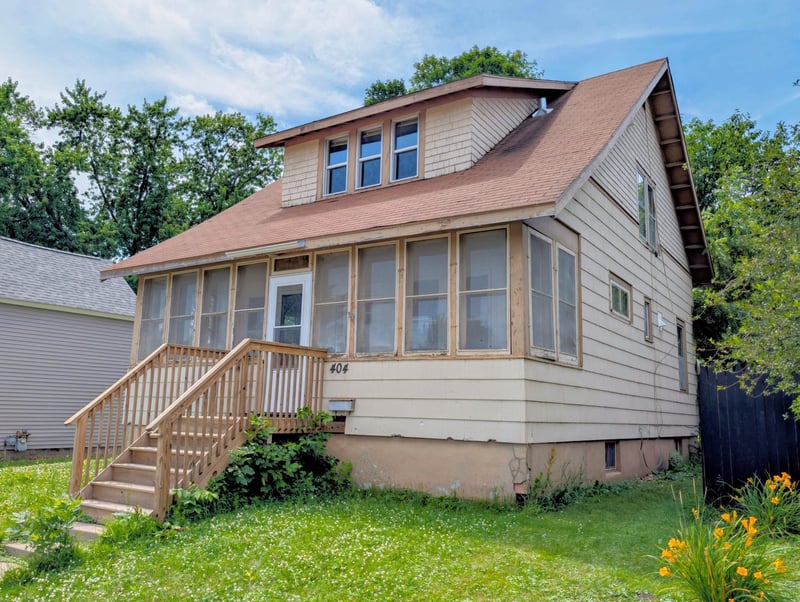 404 4th St SW, Montgomery, MN 56069