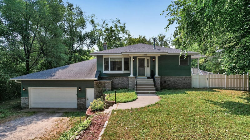 11833 Shady Oak Ln, Minnetonka, MN 55343