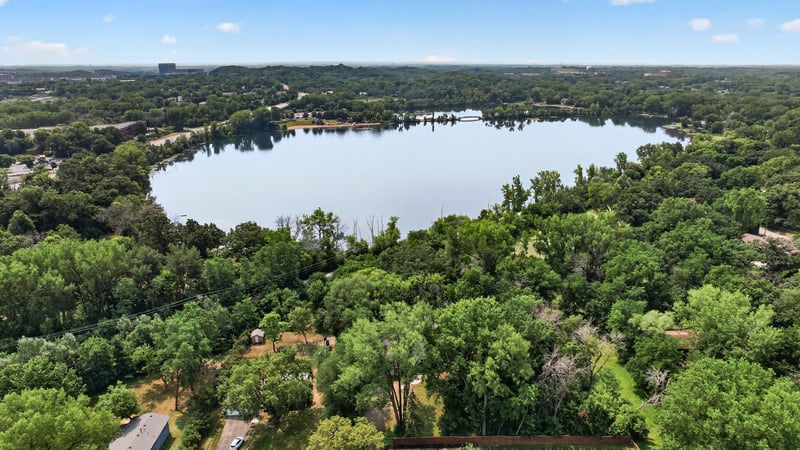 11833 Shady Oak Ln, Minnetonka, MN 55343