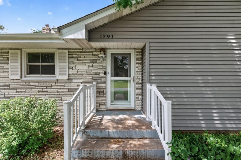 1791 Atlantic St, Maplewood, MN 55109