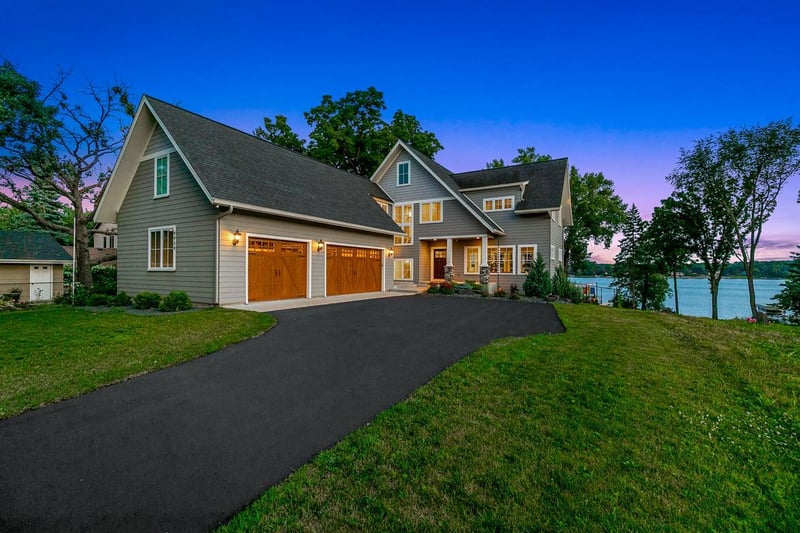 9934 199th St W, Lakeville, MN 55044