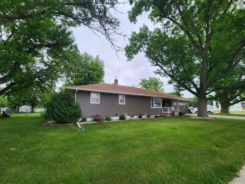 505 9th St SW, Pipestone, MN 56164