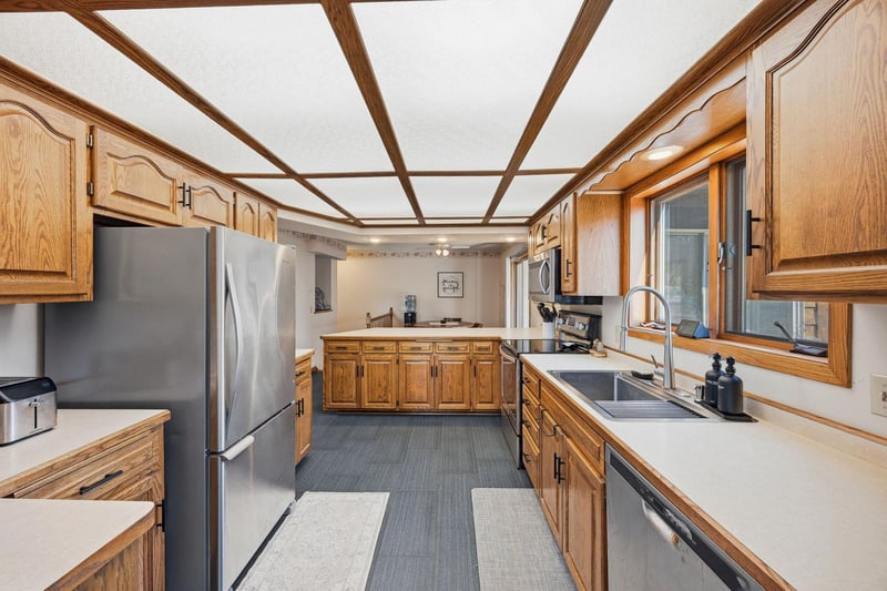 703 Shady Ridge Rd NW, Hutchinson, MN 55350