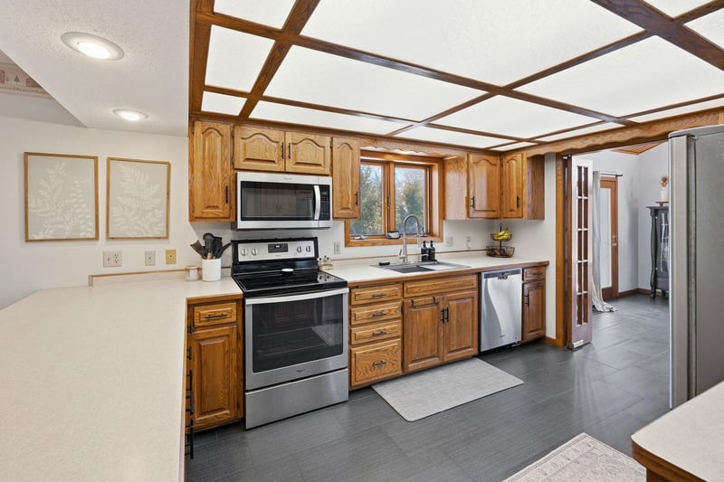 703 Shady Ridge Rd NW, Hutchinson, MN 55350