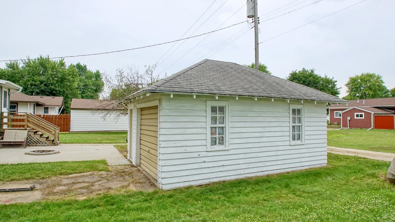 404 1st Ave SE, Pine Island, MN 55963