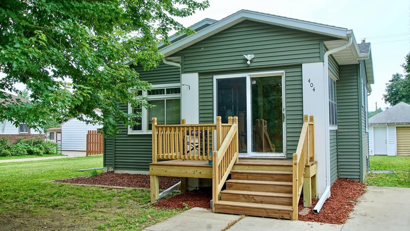 404 1st Ave SE, Pine Island, MN 55963