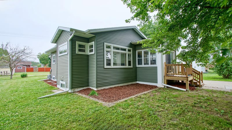 404 1st Ave SE, Pine Island, MN 55963