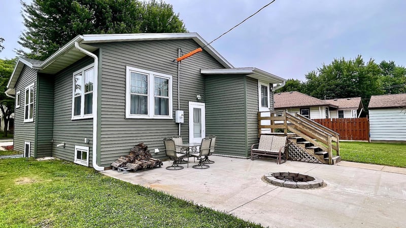 404 1st Ave SE, Pine Island, MN 55963