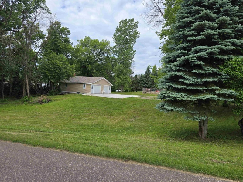 7749 Pioneer Rd, Wyoming, MN 55092