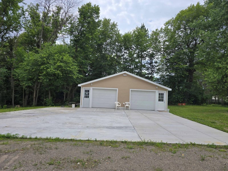 7749 Pioneer Rd, Wyoming, MN 55092