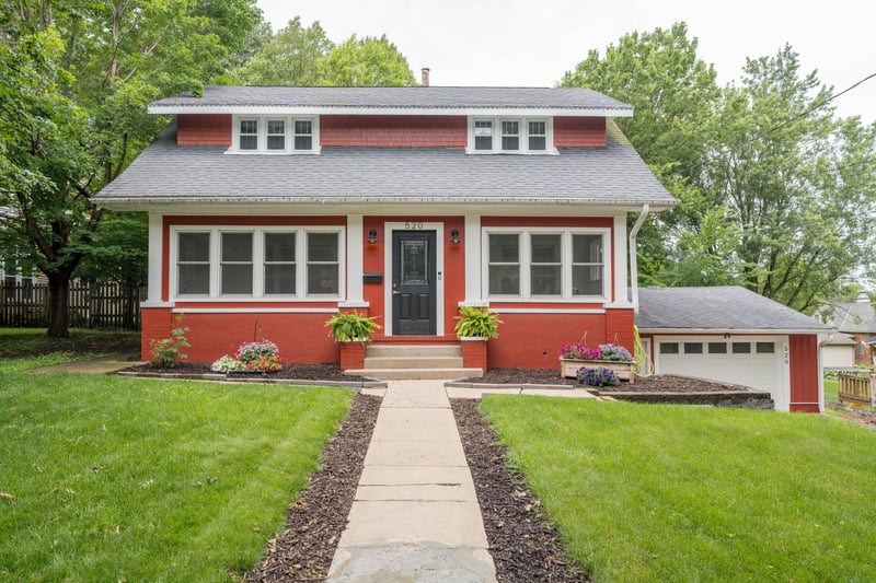 520 3rd St S, Waterville, MN 56096