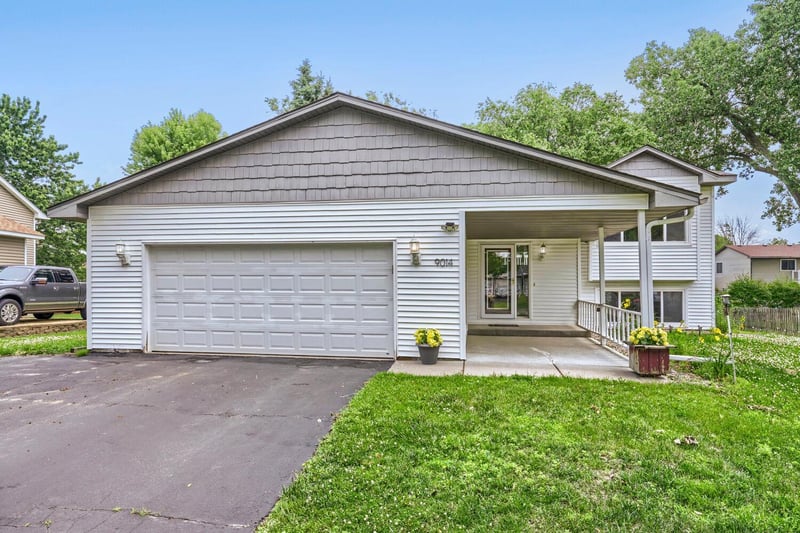 9014 Hampshire Ave N, Brooklyn Park, MN 55445