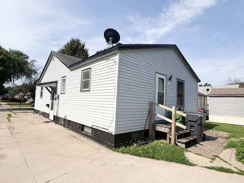 1719 Dover St, Worthington, MN 56187