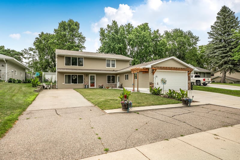 523 Linden Ave E, Kimball, MN 55353