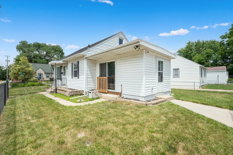 1205 9th St NE, Rochester, MN 55906