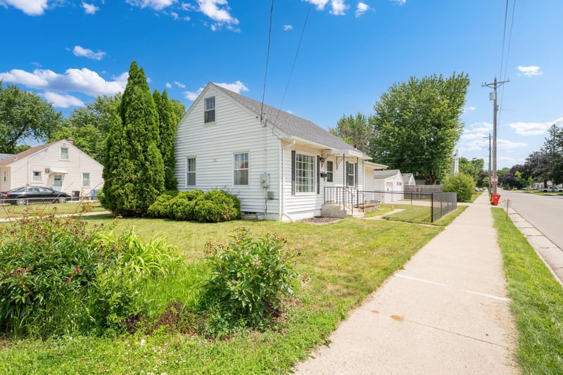 1205 9th St NE, Rochester, MN 55906
