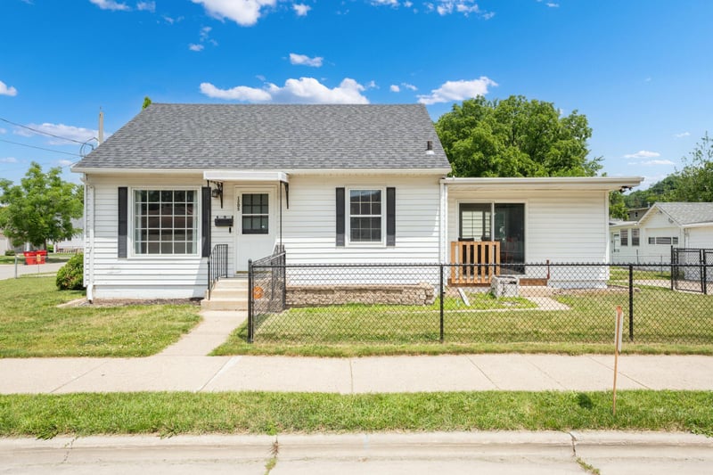 1205 9th St NE, Rochester, MN 55906