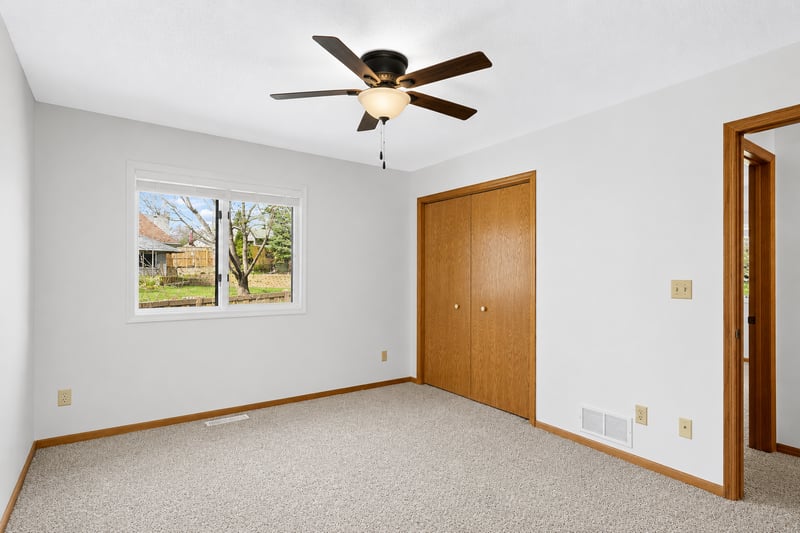 2916 Frank St, Maplewood, MN 55109