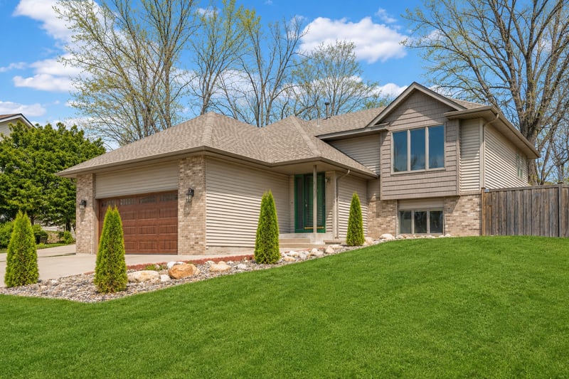 2916 Frank St, Maplewood, MN 55109
