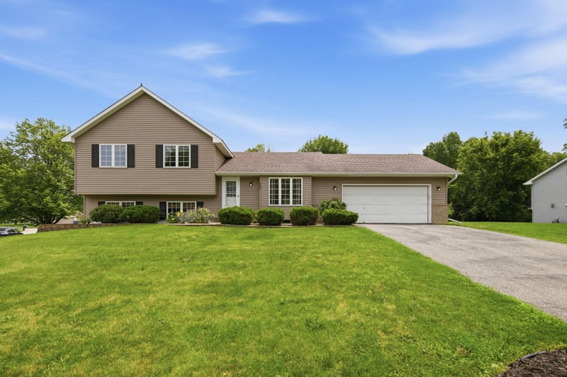 536 14th St, Delano, MN 55328