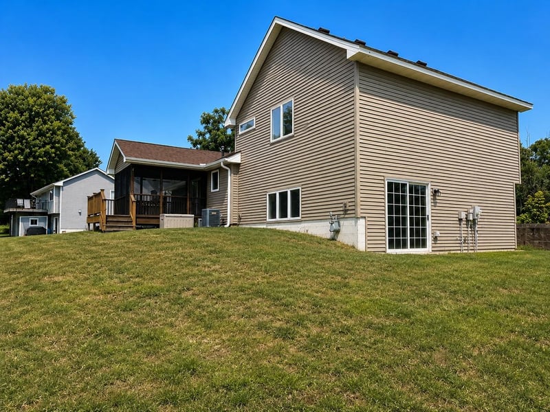536 14th St, Delano, MN 55328
