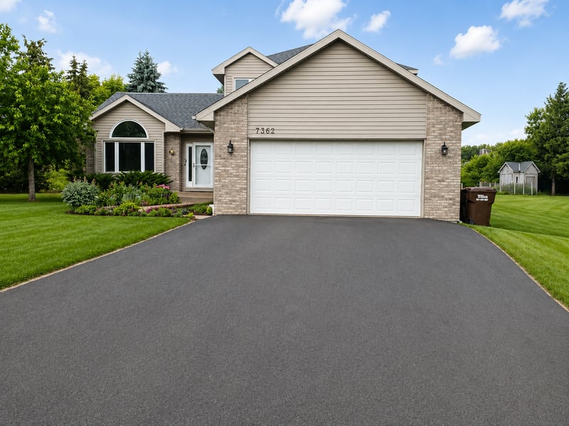 7362 51st St N, Oakdale, MN 55128