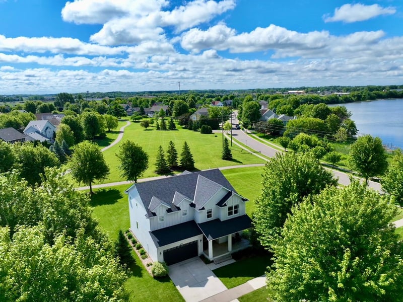 6694 Lakeview Cir NE, Albertville, MN 55301