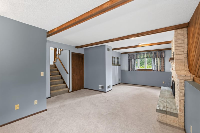 882 90th Ave NW, Coon Rapids, MN 55433