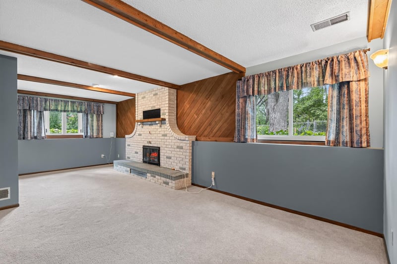 882 90th Ave NW, Coon Rapids, MN 55433