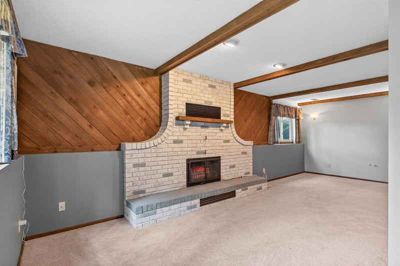 882 90th Ave NW, Coon Rapids, MN 55433