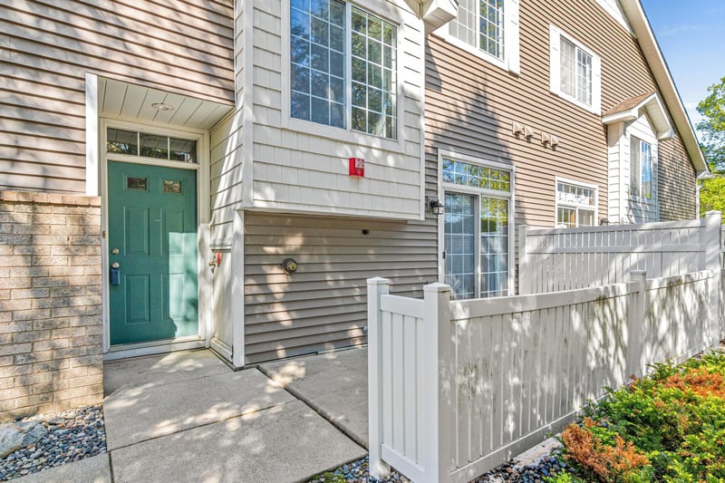 17980 Cobblestone Way, Eden Prairie, MN 55347