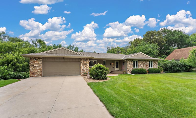 12680 N Shannon Dr, Shakopee, MN 55379