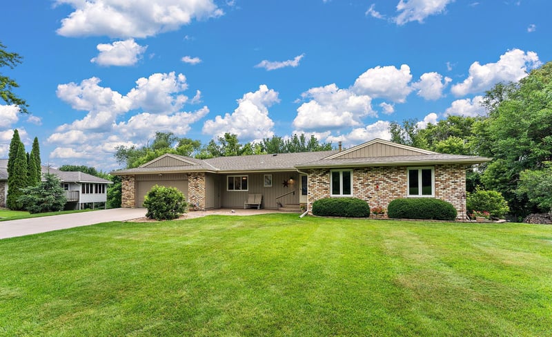 12680 N Shannon Dr, Shakopee, MN 55379