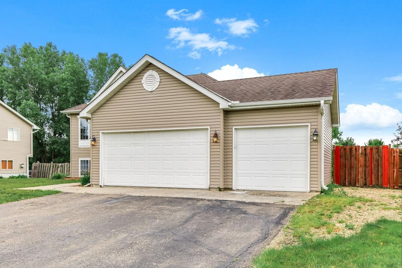 9945 42nd St NE, Saint Michael, MN 55376