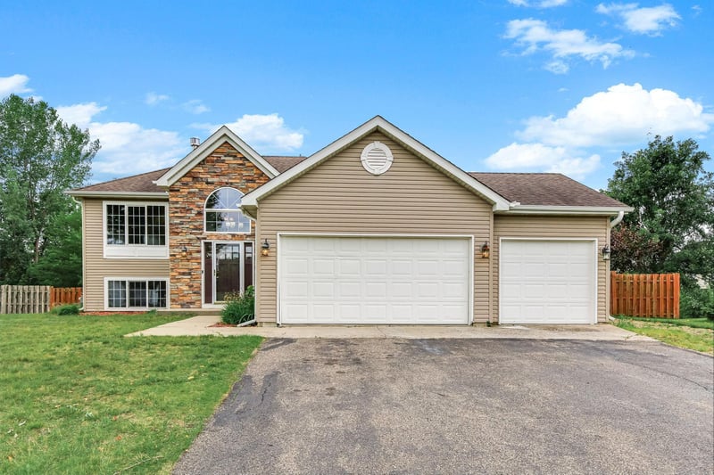 9945 42nd St NE, Saint Michael, MN 55376