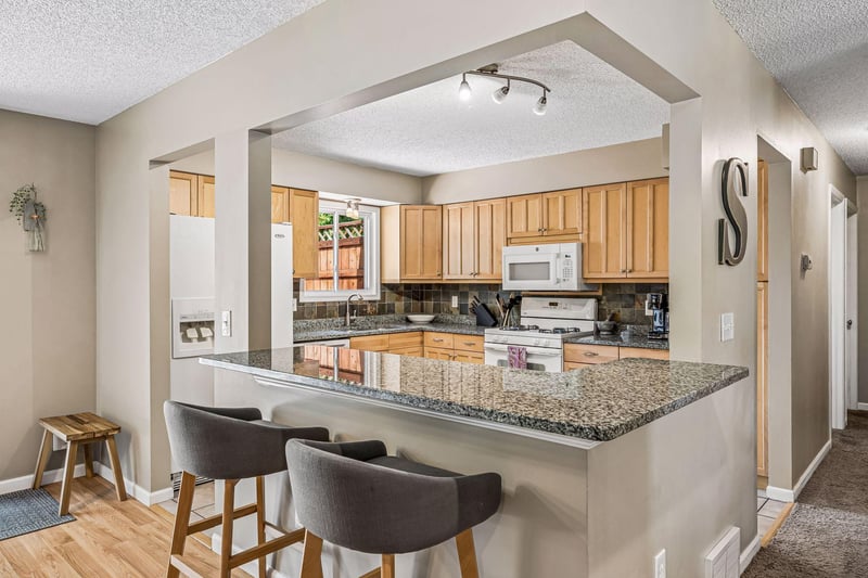 506 Laredo Ln, Chanhassen, MN 55317
