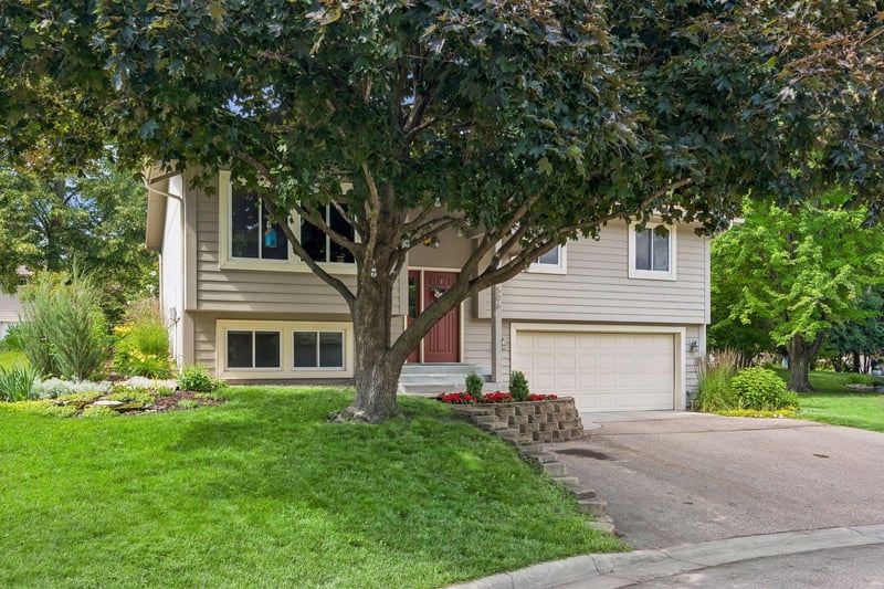 506 Laredo Ln, Chanhassen, MN 55317