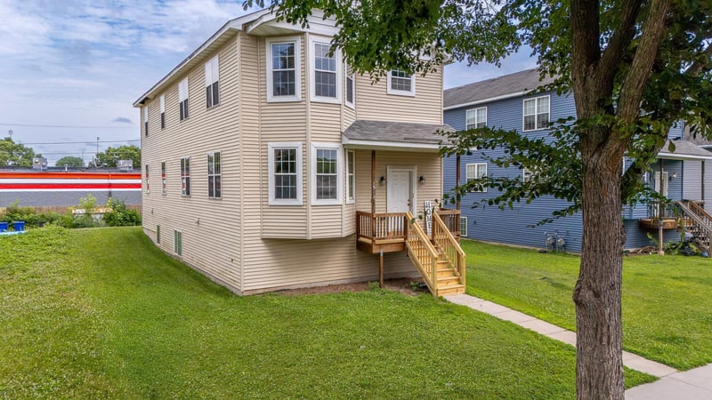 1512 Albemarle St, Saint Paul, MN 55117