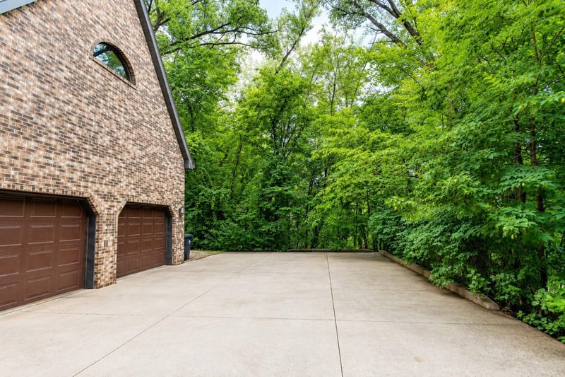 950 E Belvista Dr, North Mankato, MN 56003