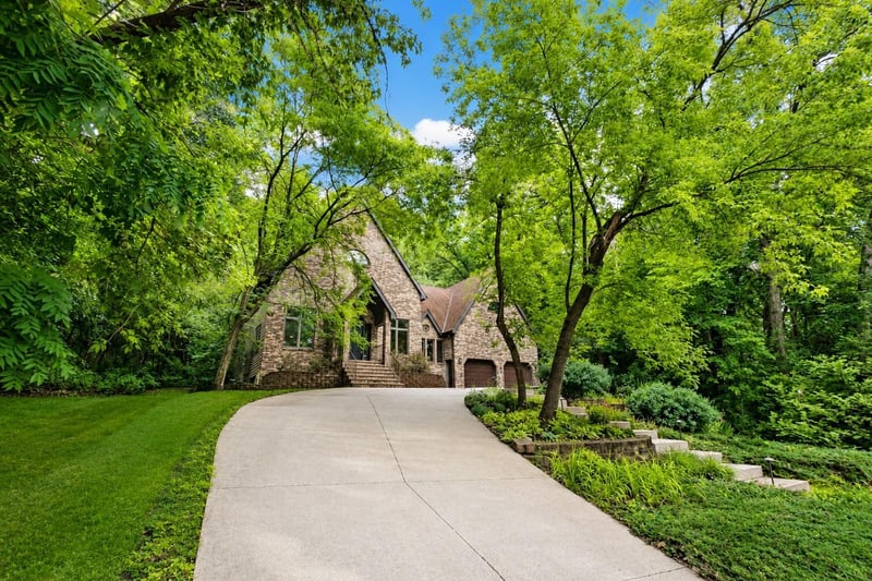 950 E Belvista Dr, North Mankato, MN 56003