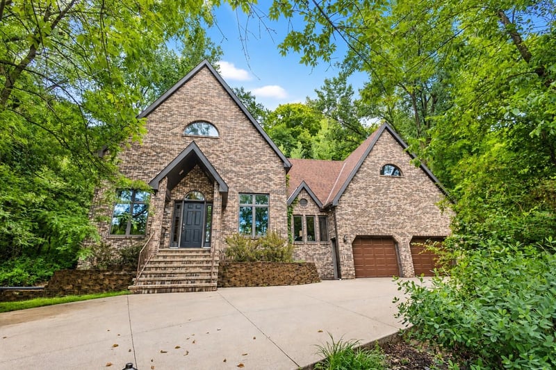 950 E Belvista Dr, North Mankato, MN 56003