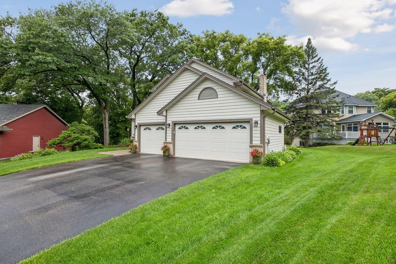 13480 Georgia Ct, Apple Valley, MN 55124