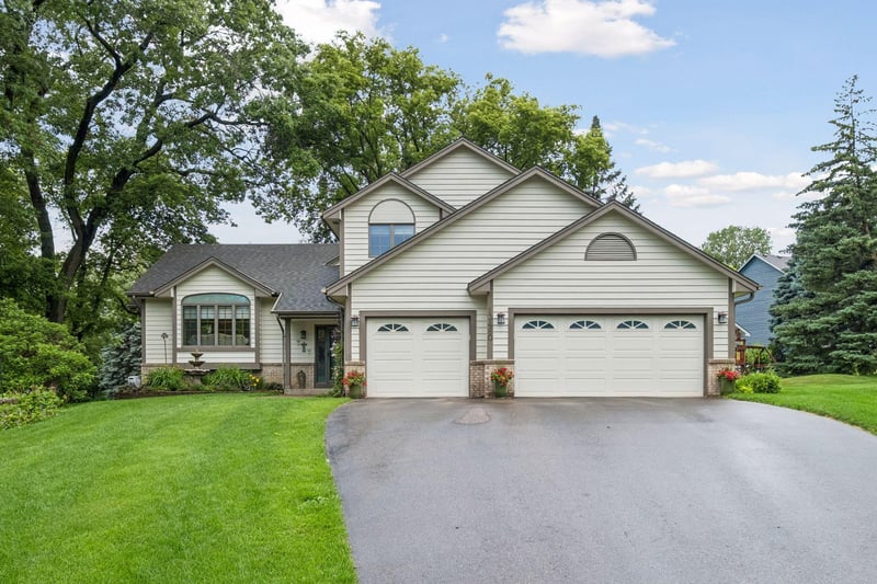 13480 Georgia Ct, Apple Valley, MN 55124