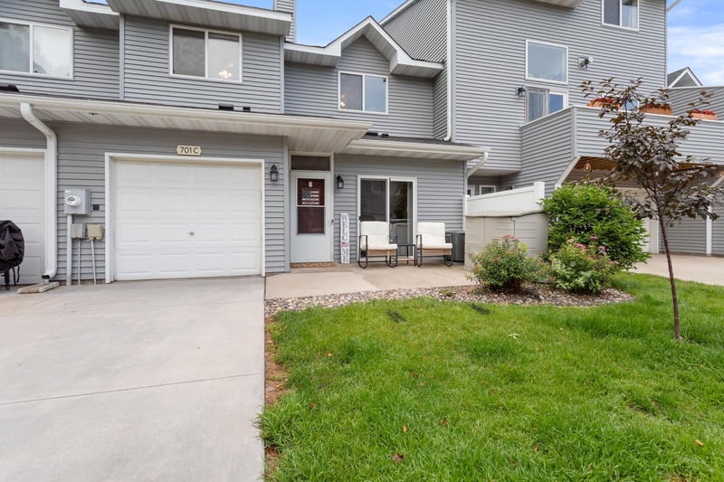 701 Woodduck Dr #C, Woodbury, MN 55125