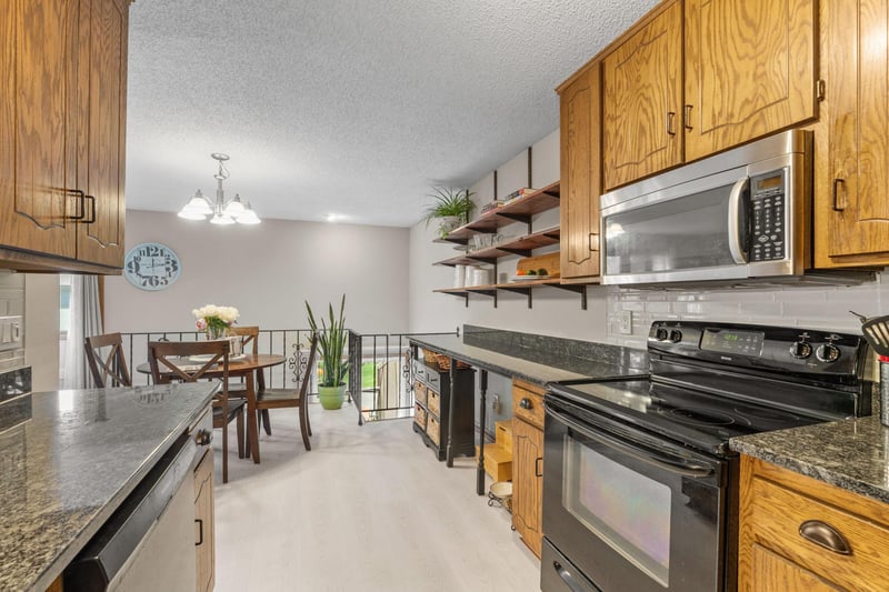 8545 Maplebrook Pw N, Brooklyn Park, MN 55445