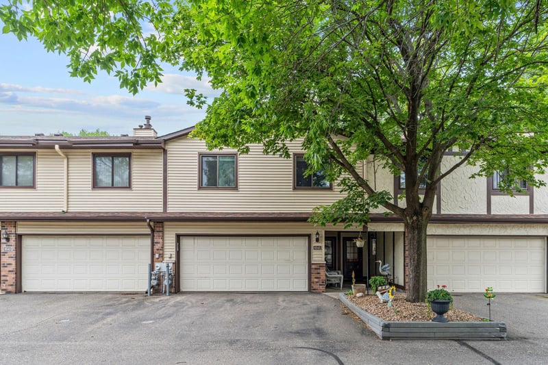 8545 Maplebrook Pw N, Brooklyn Park, MN 55445